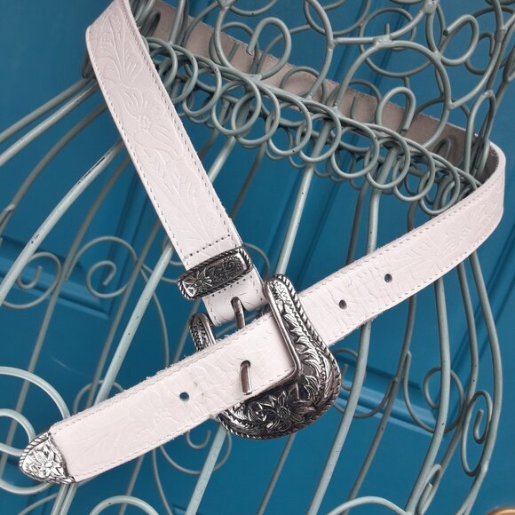 Women\'s White Floral-Embossed Belt with Ornate Silver Buckle main image 6